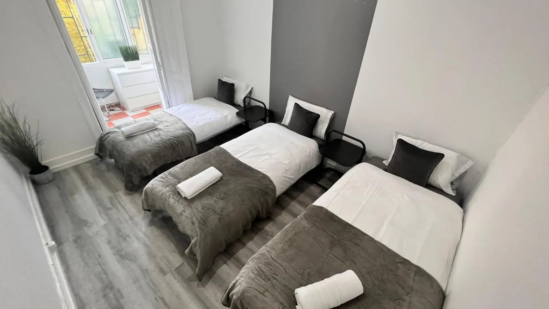 Central Lisbon Rooms, Top Best Location For Tourists Hostel