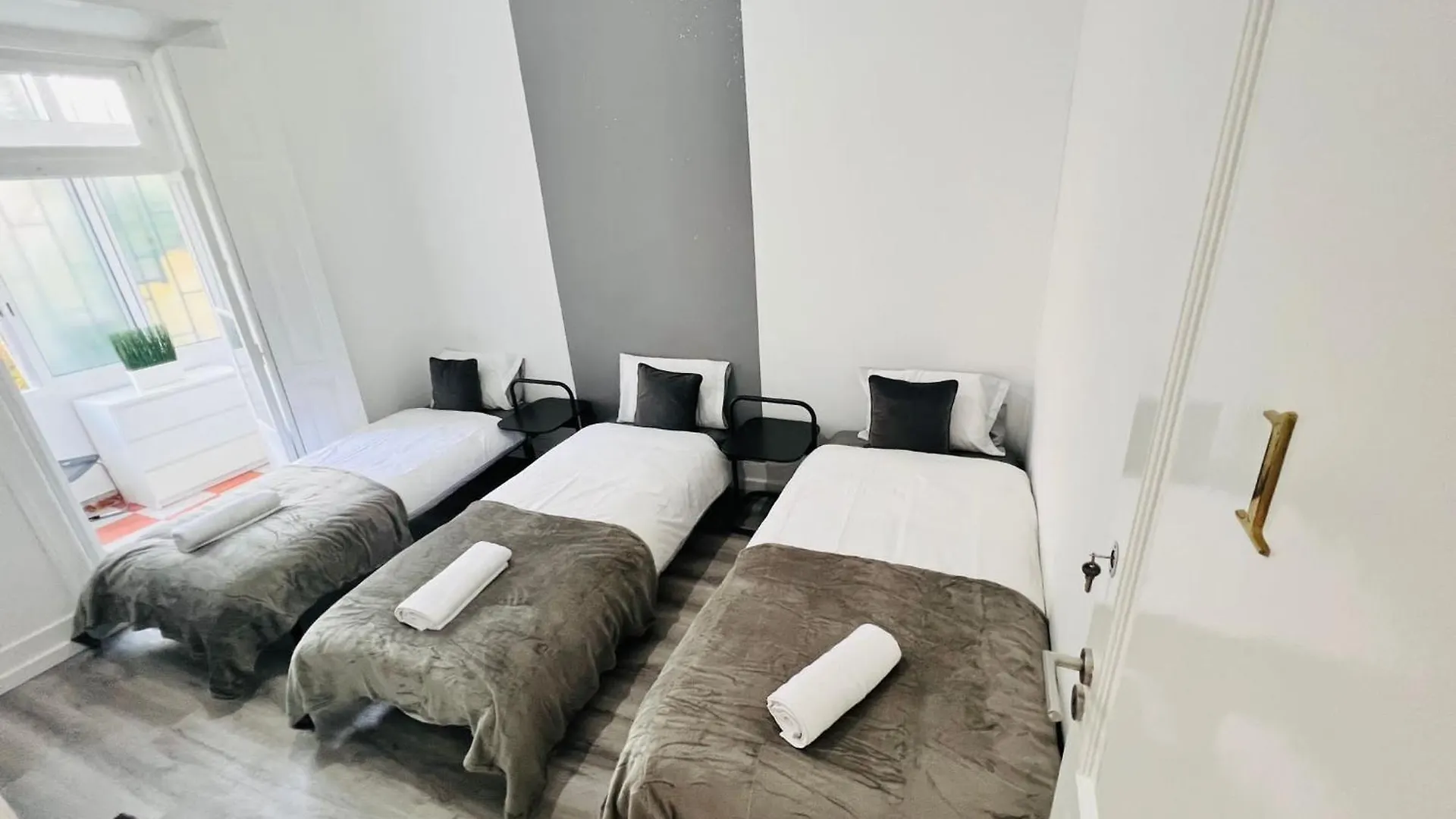 Central Lisbon Rooms, Top Best Location For Tourists 0*,