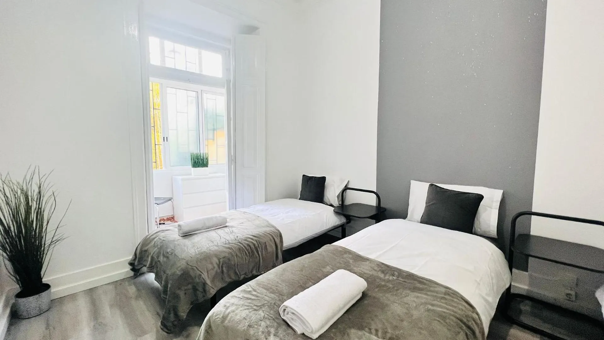 Central Lisbon Rooms, Top Best Location For Tourists 0*,